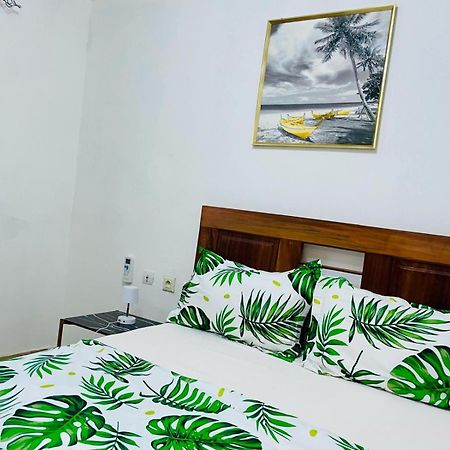 Naiveli-Palm Appartement Meuble Sobre Et Chic Douala Exterior photo