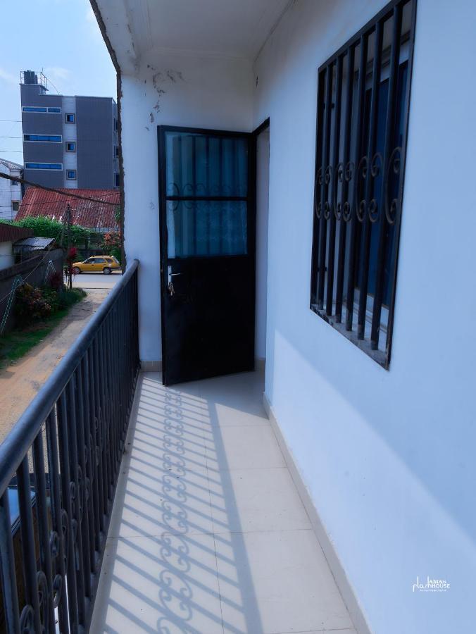 Naiveli-Palm Appartement Meuble Sobre Et Chic Douala Exterior photo