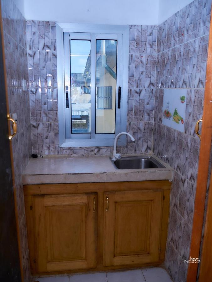 Naiveli-Palm Appartement Meuble Sobre Et Chic Douala Exterior photo