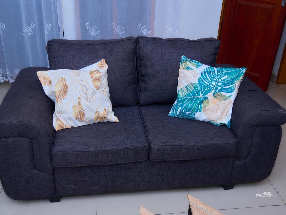 Naiveli-Palm Appartement Meuble Sobre Et Chic Douala Exterior photo