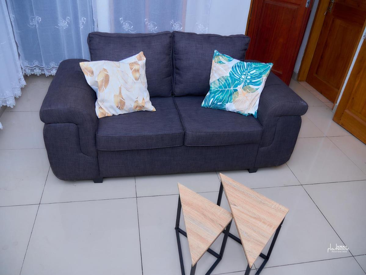 Naiveli-Palm Appartement Meuble Sobre Et Chic Douala Exterior photo
