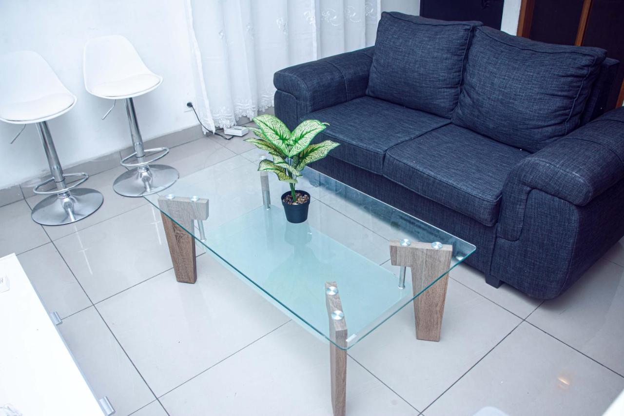 Naiveli-Palm Appartement Meuble Sobre Et Chic Douala Exterior photo