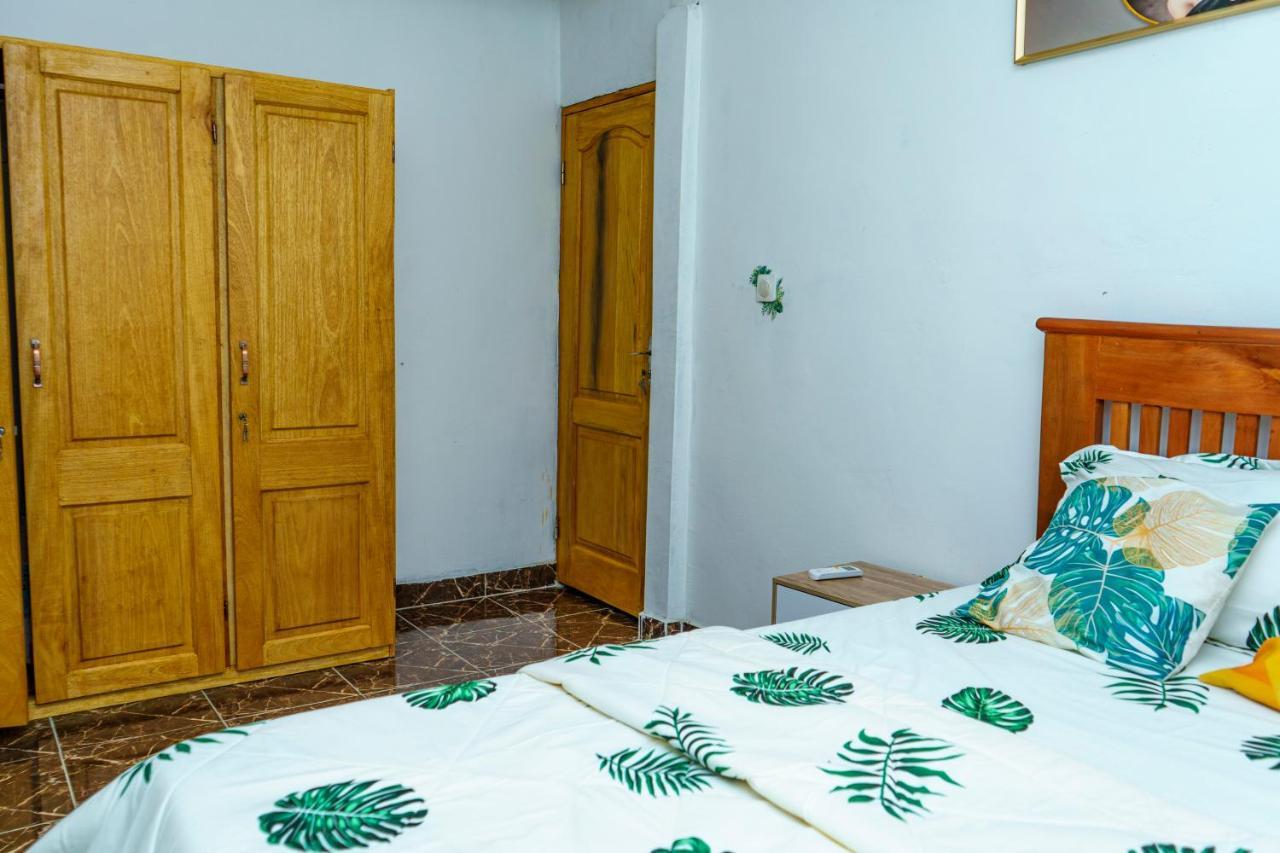 Naiveli-Palm Appartement Meuble Sobre Et Chic Douala Exterior photo