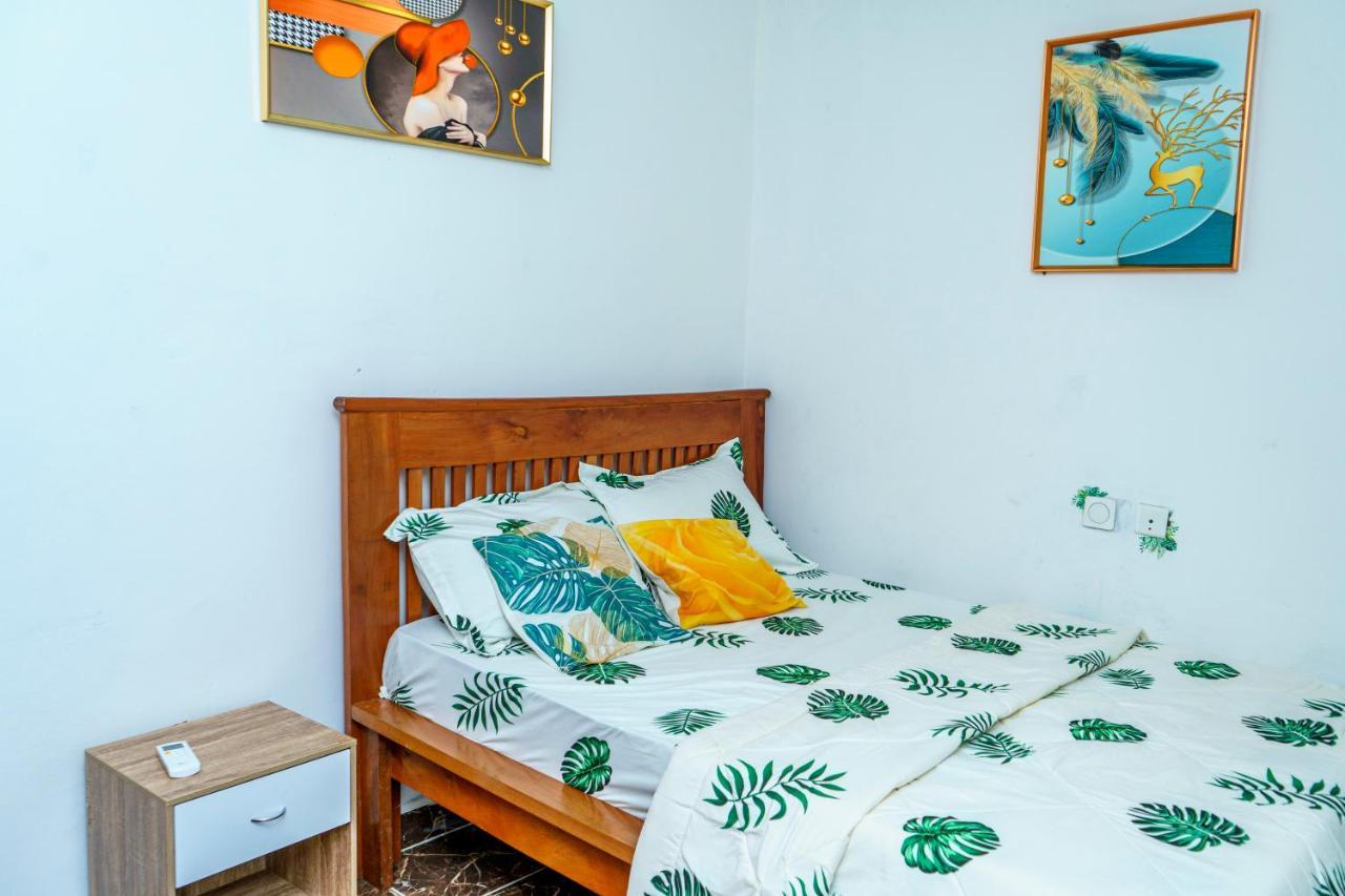 Naiveli-Palm Appartement Meuble Sobre Et Chic Douala Exterior photo