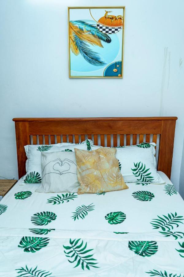 Naiveli-Palm Appartement Meuble Sobre Et Chic Douala Exterior photo