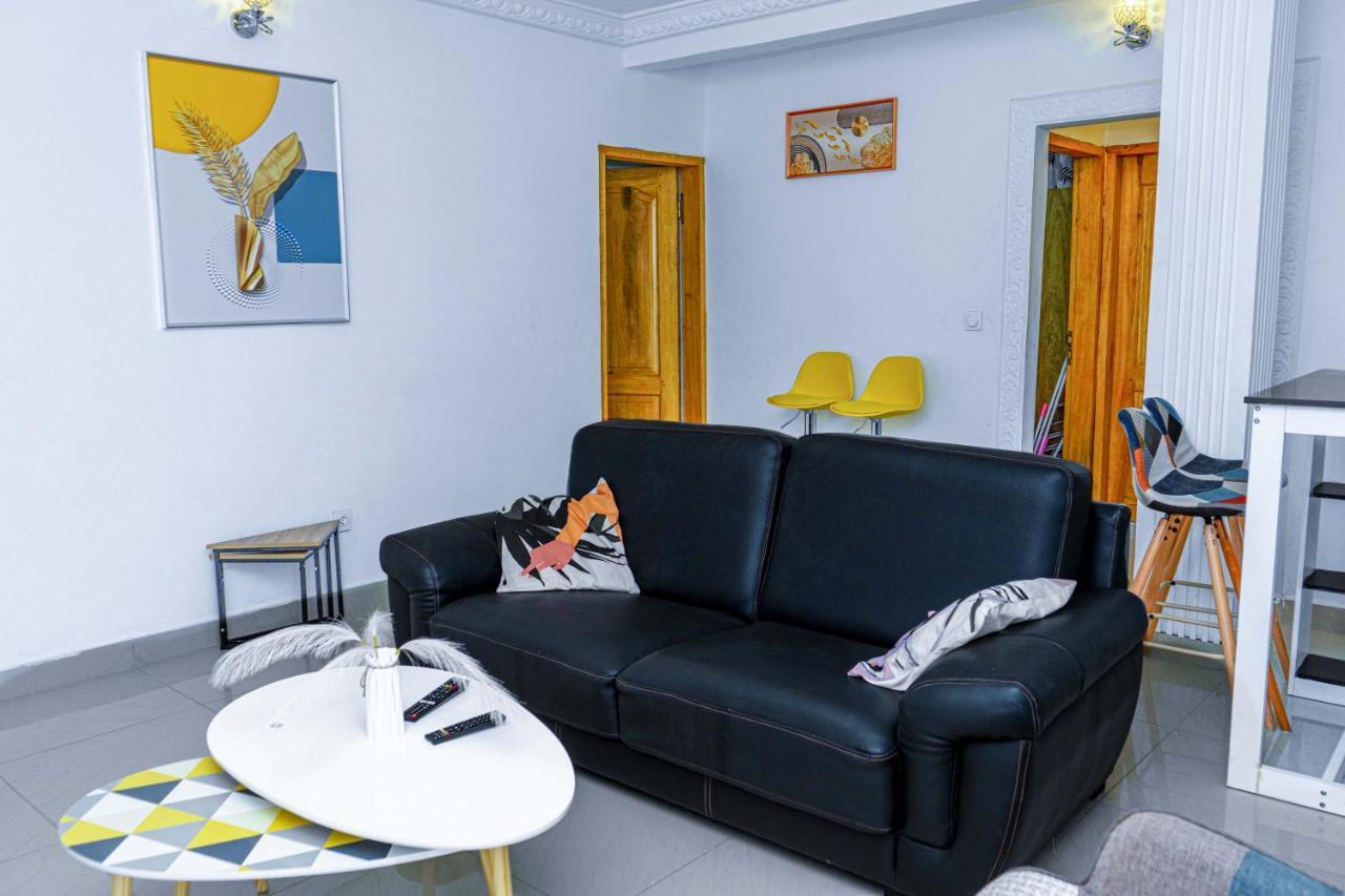 Naiveli-Palm Appartement Meuble Sobre Et Chic Douala Exterior photo