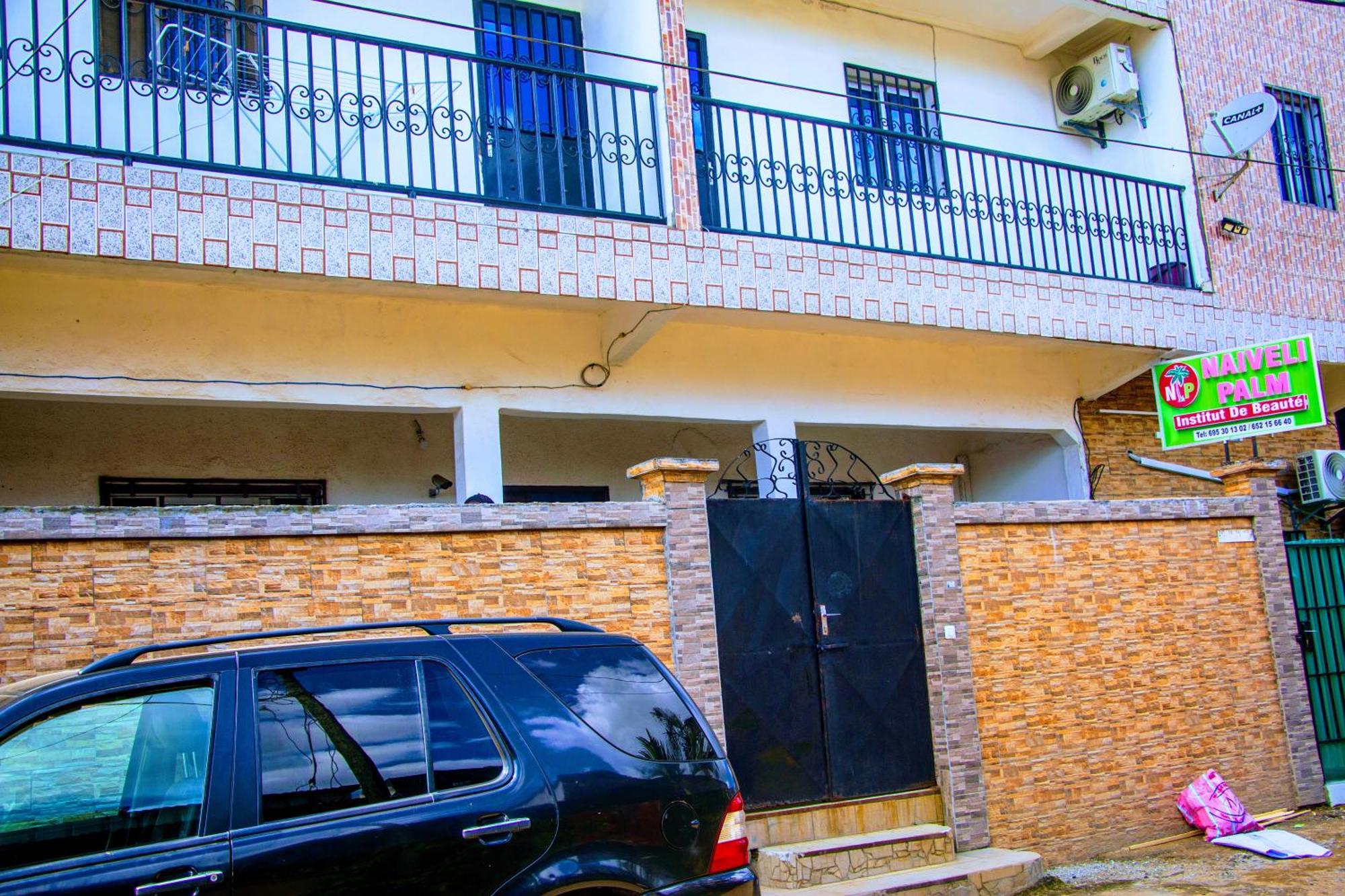 Naiveli-Palm Appartement Meuble Sobre Et Chic Douala Exterior photo
