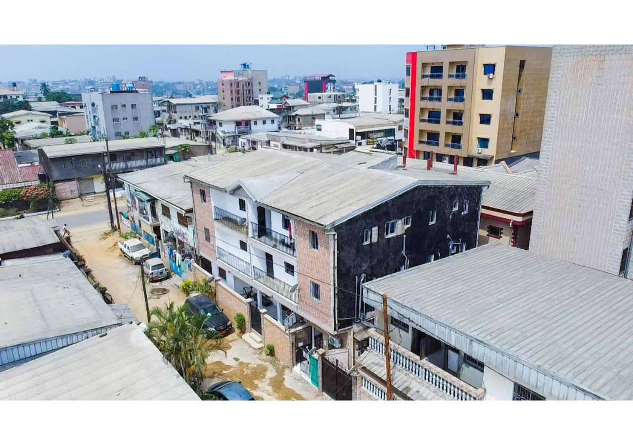 Naiveli-Palm Appartement Meuble Sobre Et Chic Douala Exterior photo