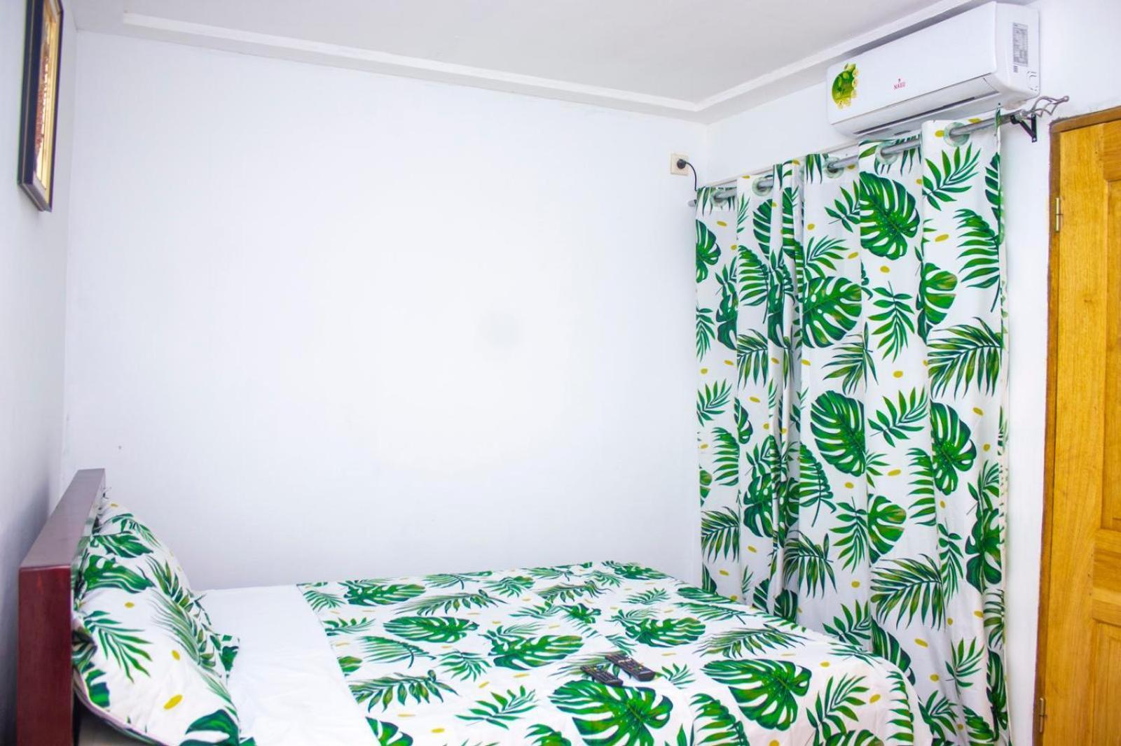 Naiveli-Palm Appartement Meuble Sobre Et Chic Douala Exterior photo