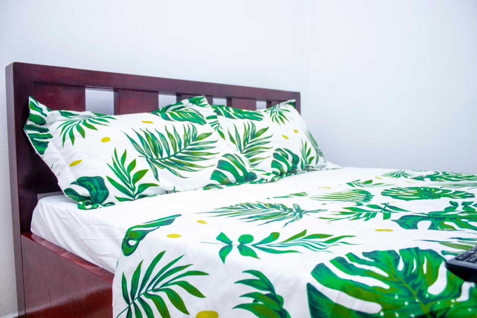 Naiveli-Palm Appartement Meuble Sobre Et Chic Douala Exterior photo