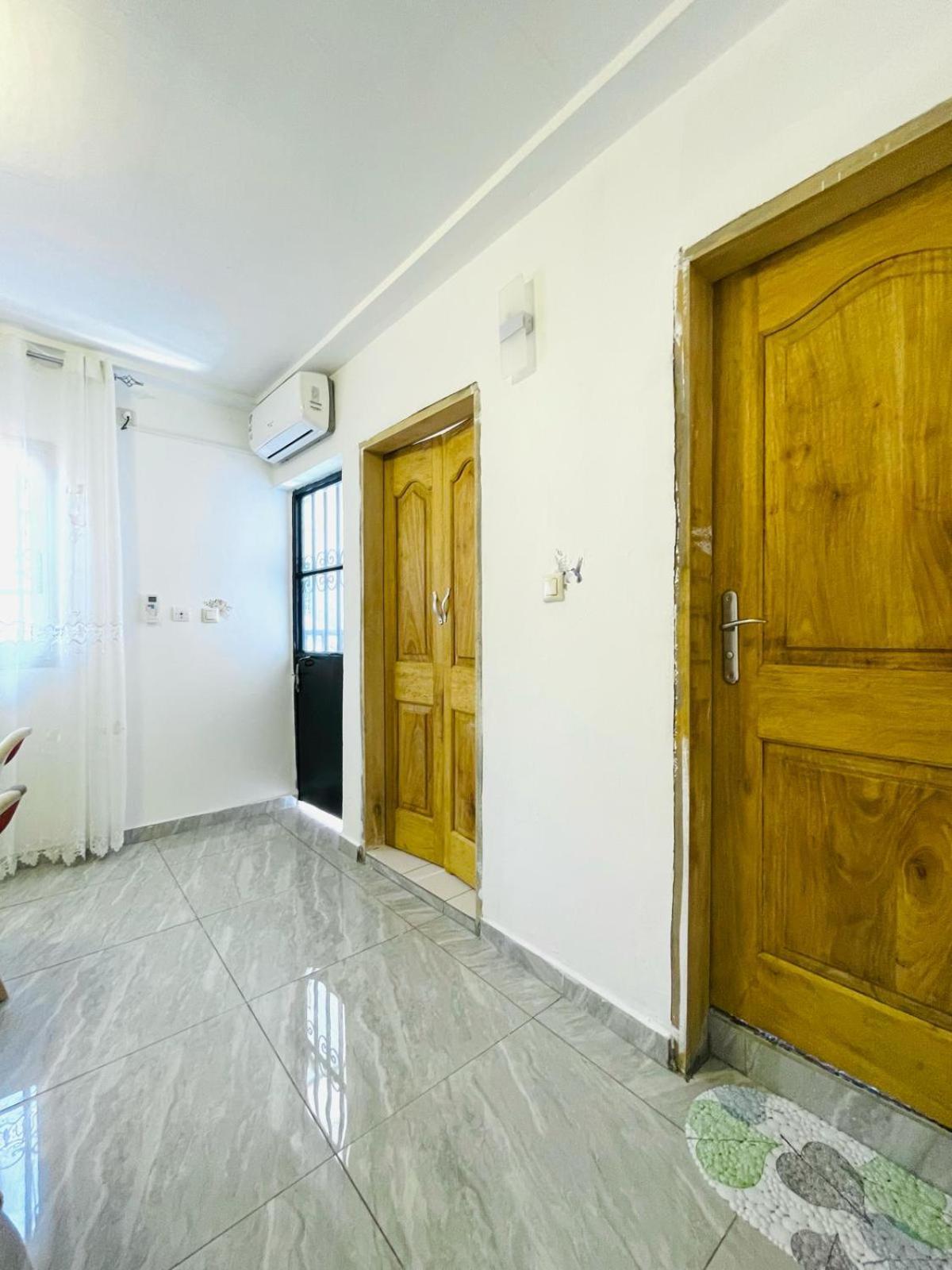 Naiveli-Palm Appartement Meuble Sobre Et Chic Douala Exterior photo