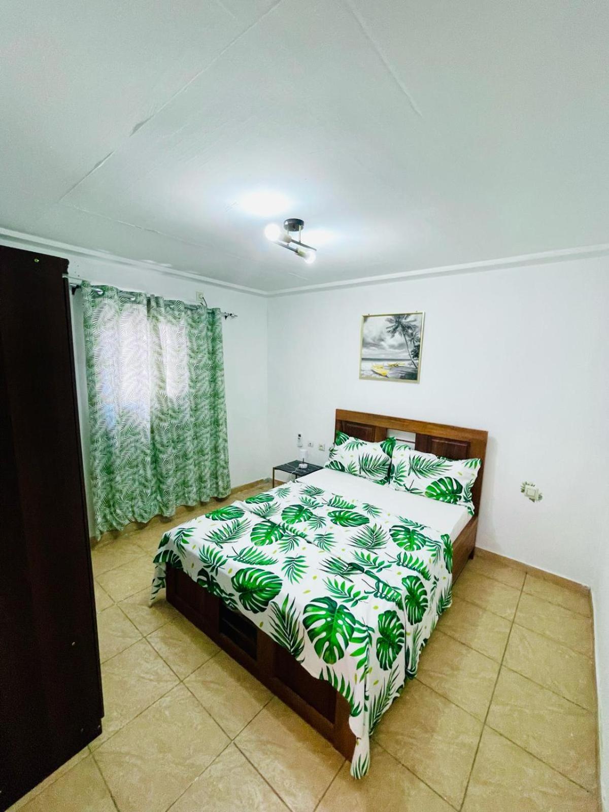 Naiveli-Palm Appartement Meuble Sobre Et Chic Douala Exterior photo