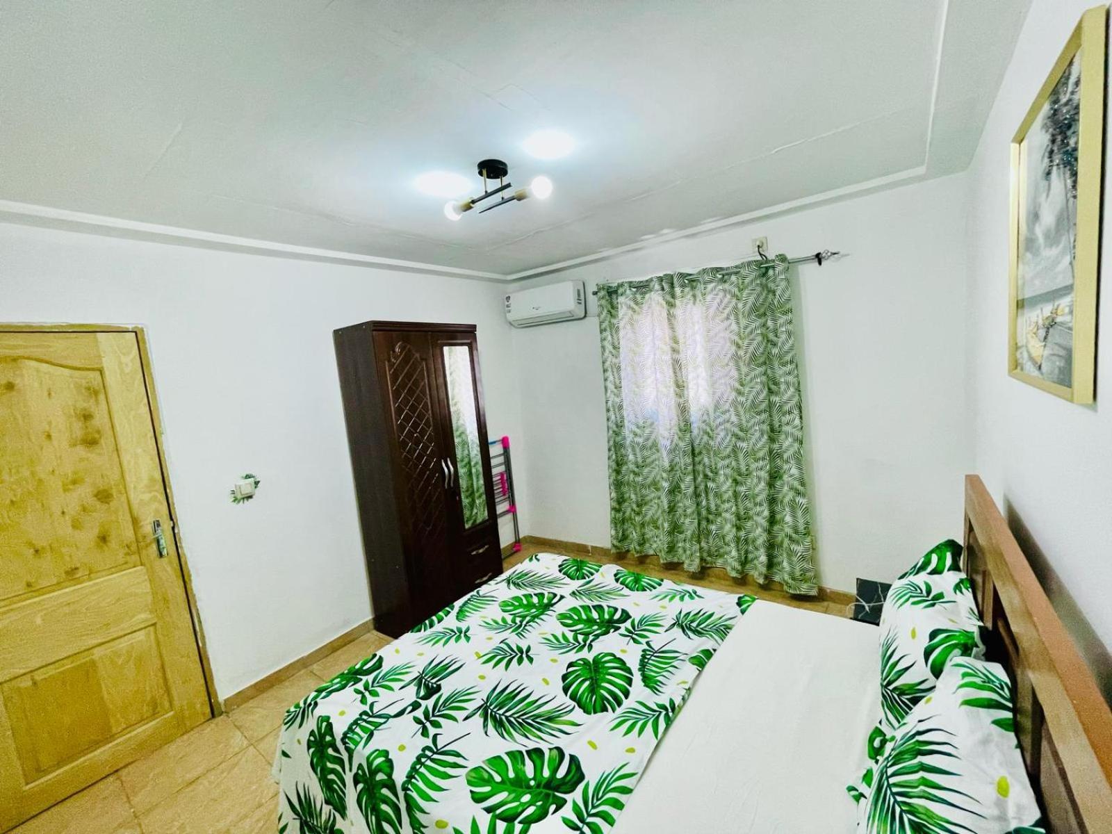 Naiveli-Palm Appartement Meuble Sobre Et Chic Douala Exterior photo