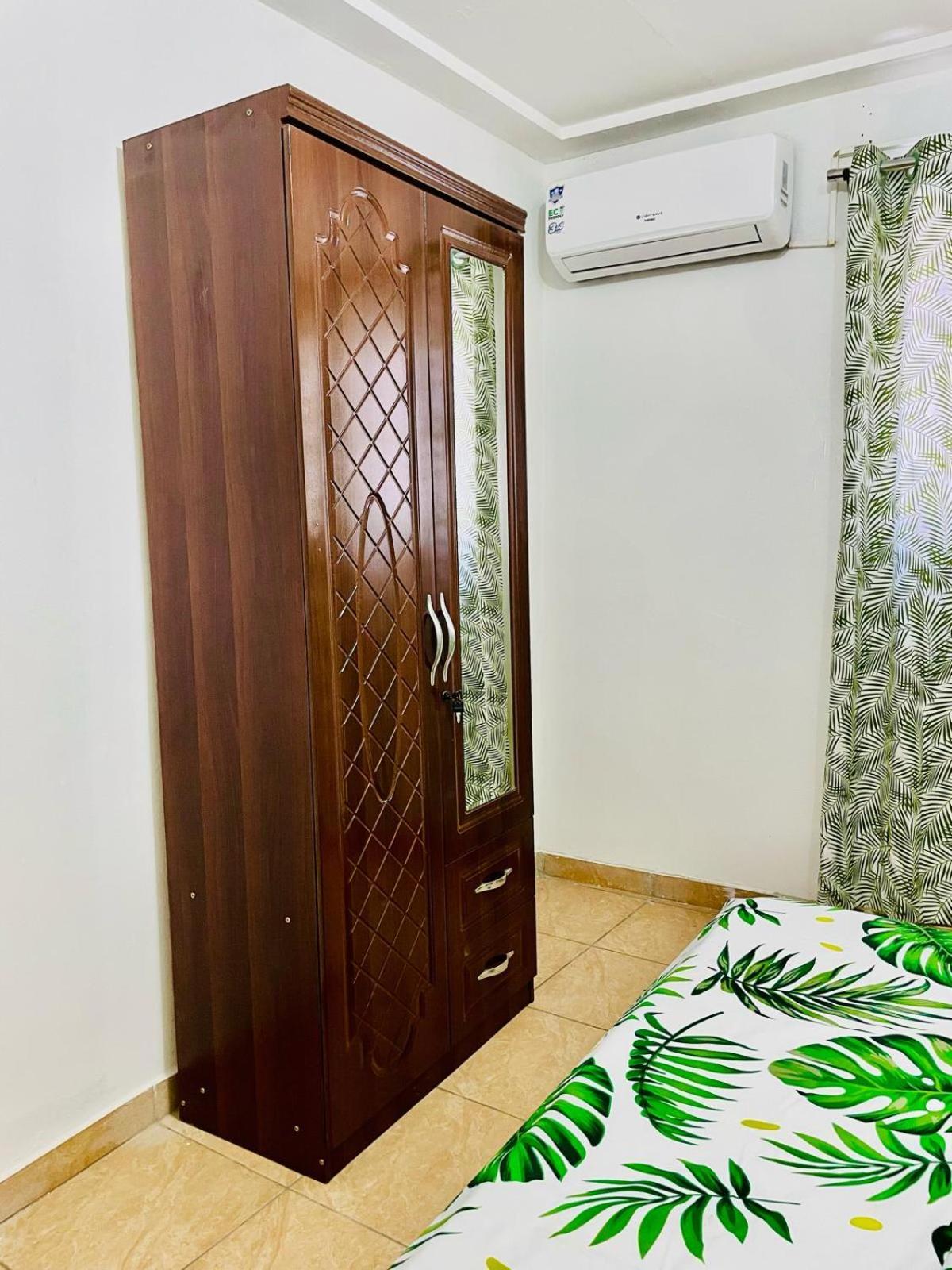 Naiveli-Palm Appartement Meuble Sobre Et Chic Douala Exterior photo