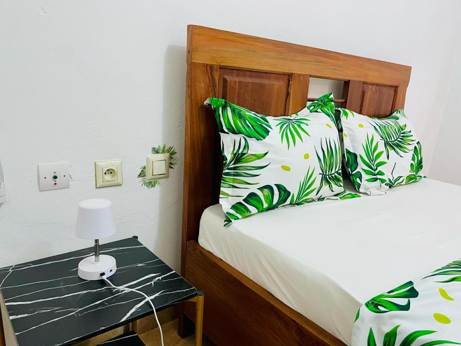 Naiveli-Palm Appartement Meuble Sobre Et Chic Douala Exterior photo